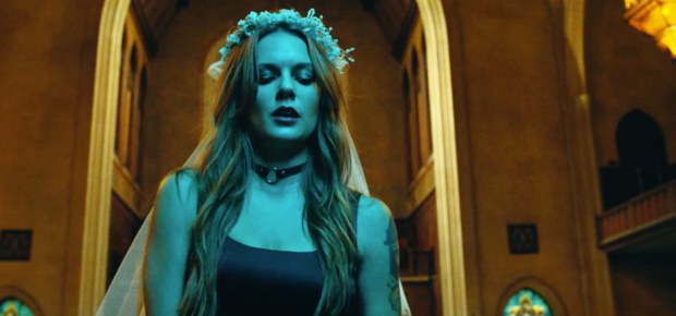 tove-lo-moments-music-video